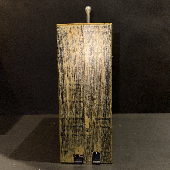 Water filled indoor vintage TV with carollers - Picture 4 of 8